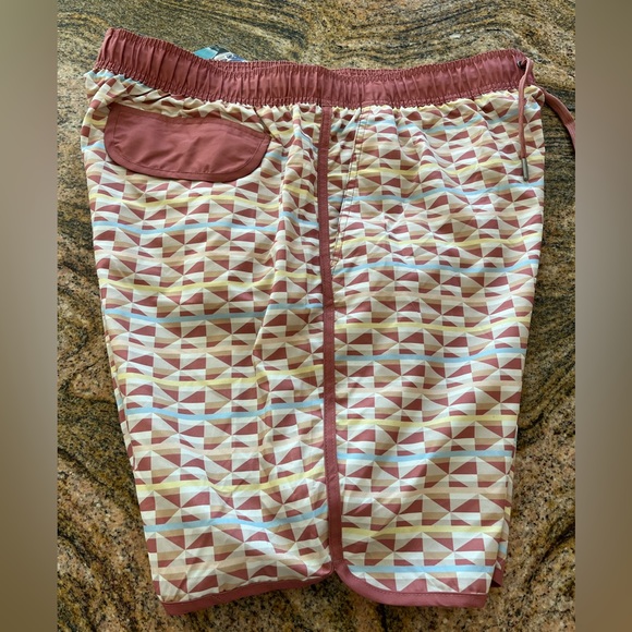Mens XL Swim Trunks Mountain & Isles Multicolor Geometric Lined Drawstring NWT - Picture 3 of 7